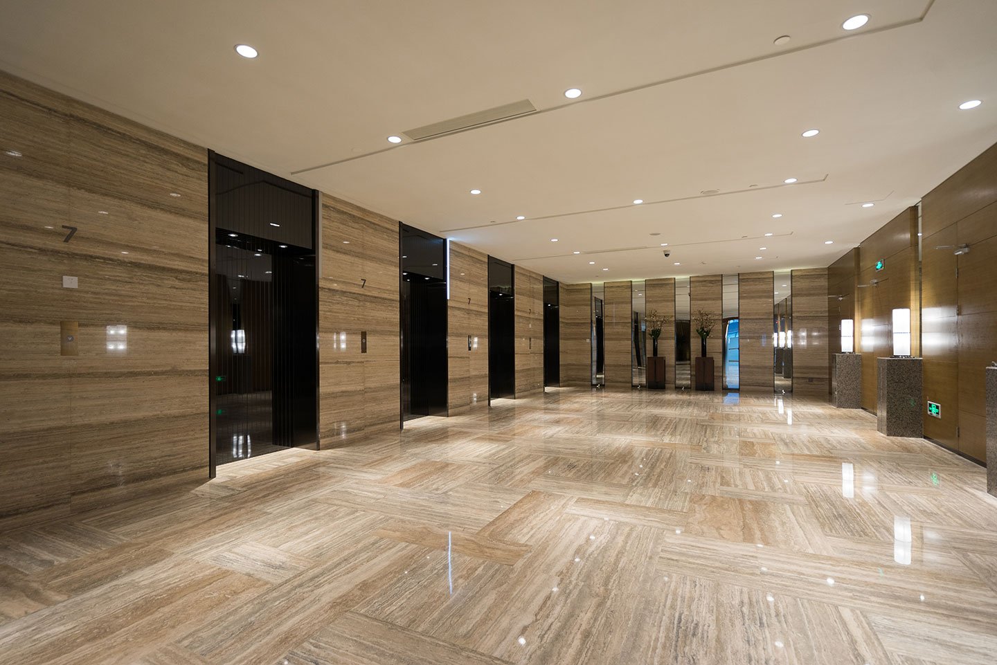 Commercial central shop